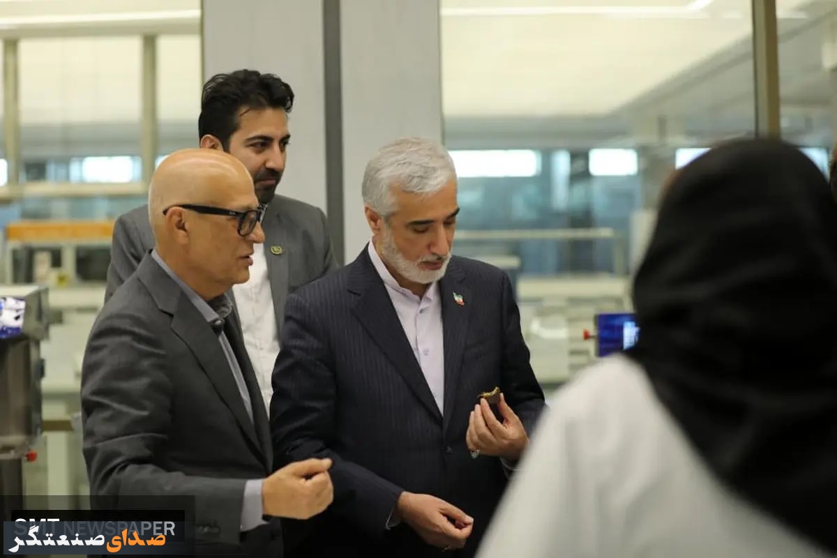 بازدید رئیس سازمان غذا و دارو از گروه صنعتی و پژوهشی زر