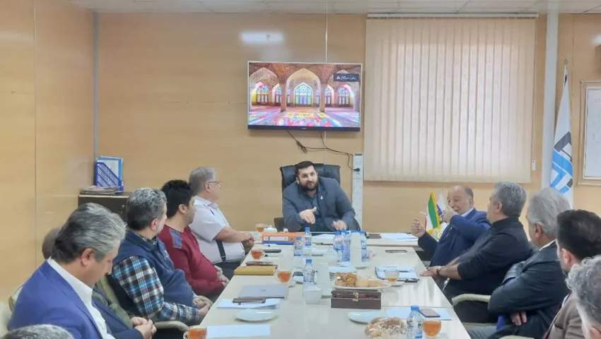 دیدار مدیر کل تعاون کار و رفاه اجتماعی با صنعتگران اشتهارد/ اتباع خارجی فاقد مجوز نباید در واحدهای صنعتی به کار گیری شوند