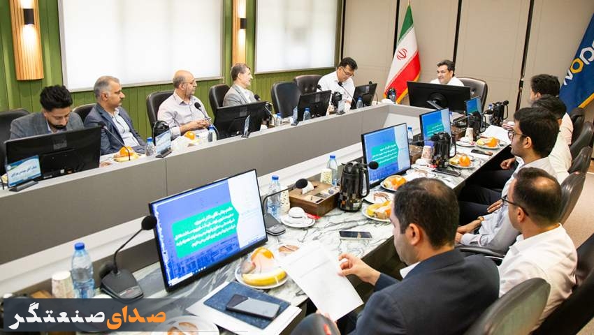 بازدید هیأت عالی‌رتبه شرکت ملی صنایع پتروشیمی از دستاوردهای فناورانه پتروشیمی نوری