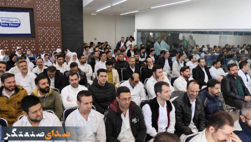 مراسم بزرگداشت ولادت حضرت علی (ع) و روز پدر در شرکت سینا دارو برگزار شد مراسم بزرگداشت ولادت حضرت علی (ع) و روز پدر در شرکت سینا دارو برگزار شد