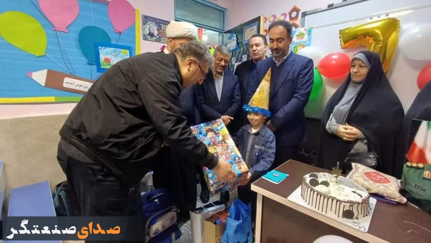 آیین تولد فرزند شهید «مصطفی مرآتی» با حضور مدیران ارشد استان البرز برگزار شد آیین تولد فرزند شهید «مصطفی مرآتی» با حضور مدیران ارشد استان البرز برگزار شد