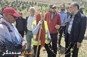 غرس درختان مثمر در باغستان کرج به یاد قائد شهید