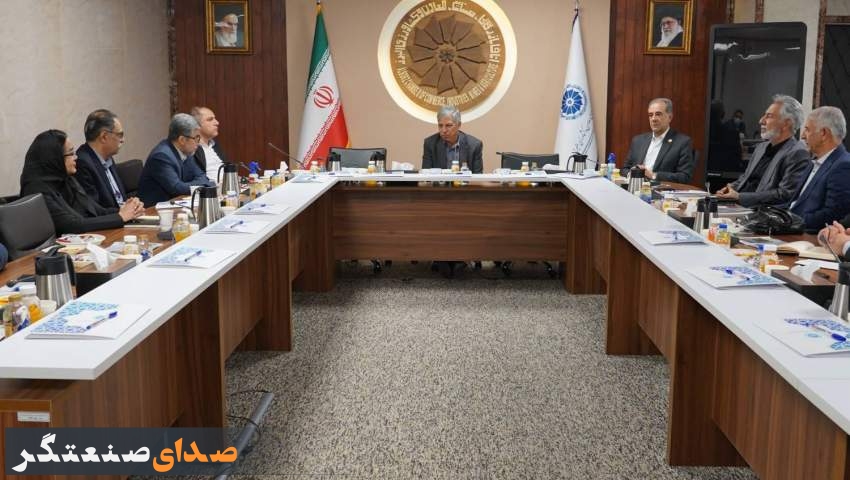 تسهیل واردات و تقویت همکاری بخش خصوصی، راه عبور تولید از بحرانهای زیرساختی است تسهیل واردات و تقویت همکاری بخش خصوصی، راه عبور تولید از بحرانهای زیرساختی است